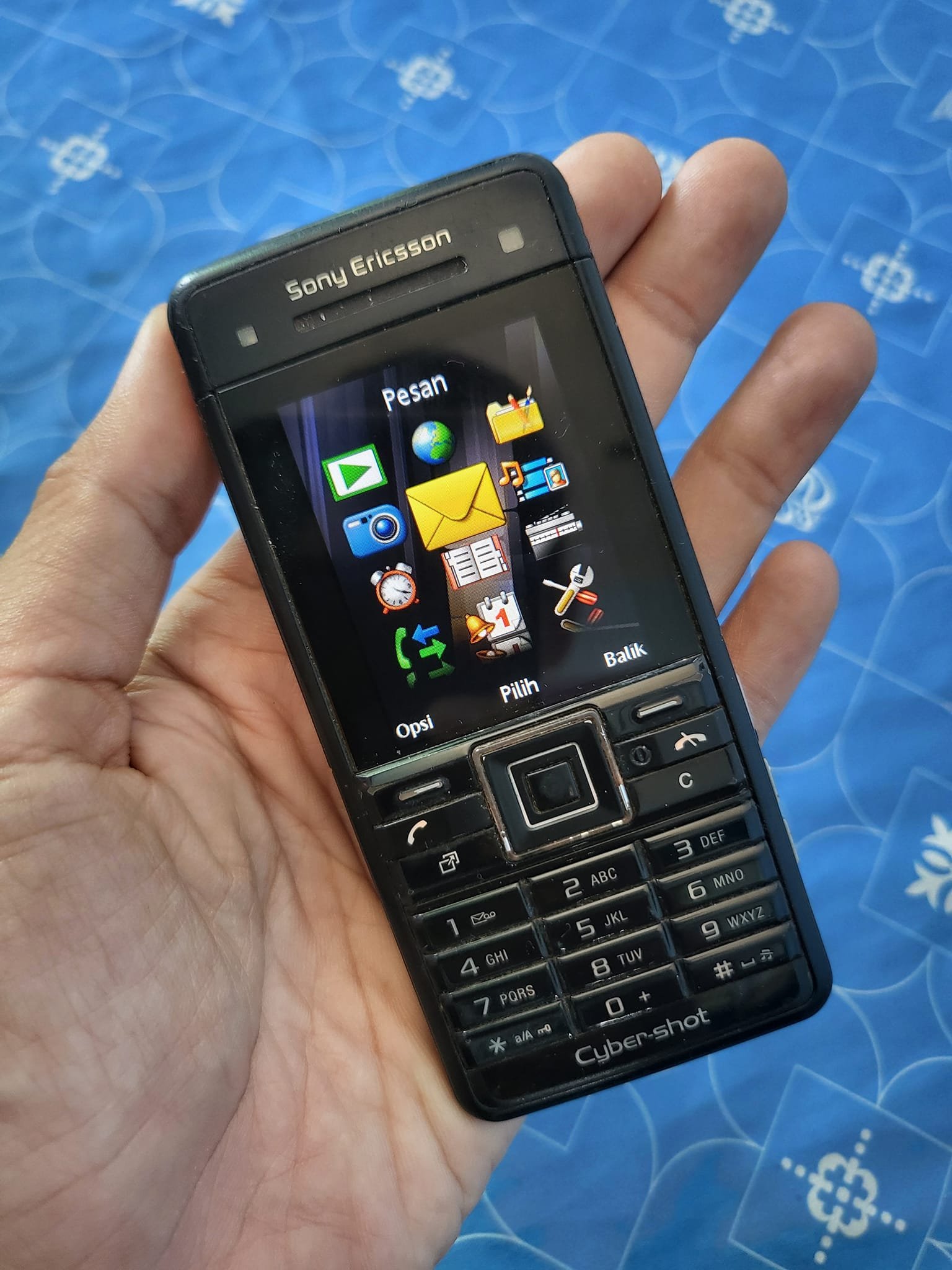 Kebangkitan Dumbphone: Tren Digital Detox di Eropa dan Amerika – Bizlaw
